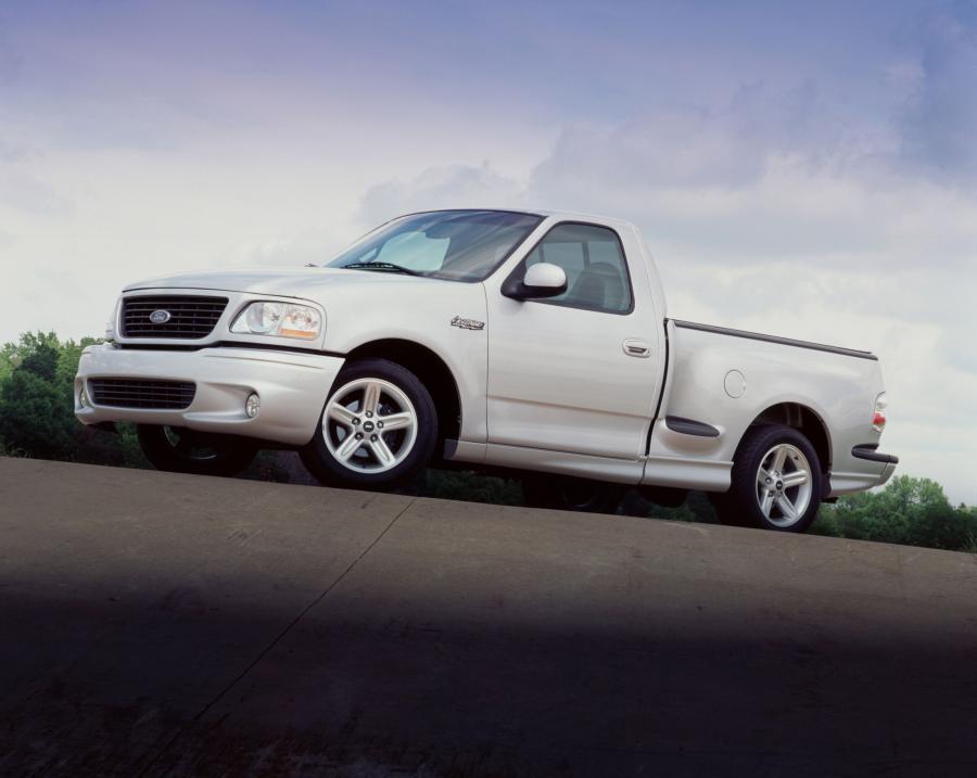  Ford F-150 SVT Lightning 2001 года  (фото 18 из 33)